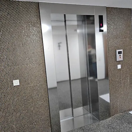 Sonnenschein Mit Pool