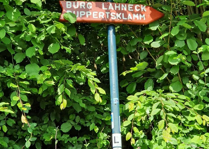 Sonnenschein Mit Pool Lahnstein