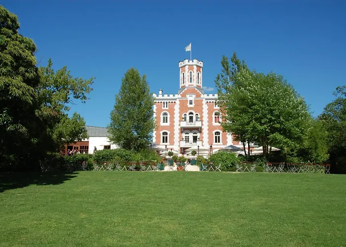 Sonnenschein Mit Pool Lahnstein