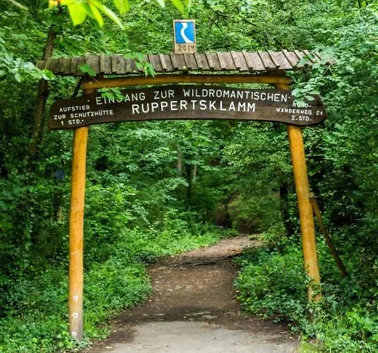 Sonnenschein Mit Pool Lahnstein