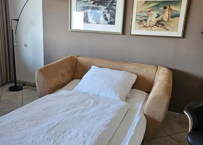 Sonnenschein Mit Pool